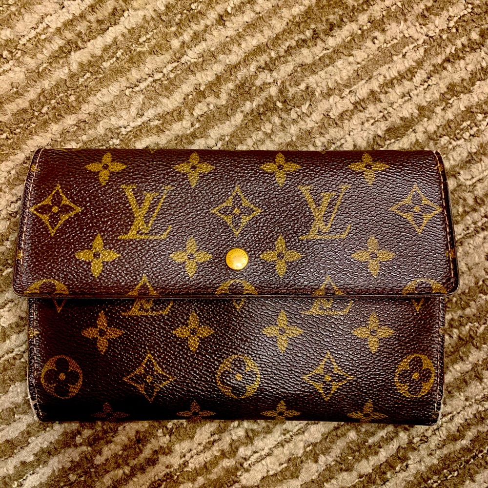LV Sarah Monogram Wallet